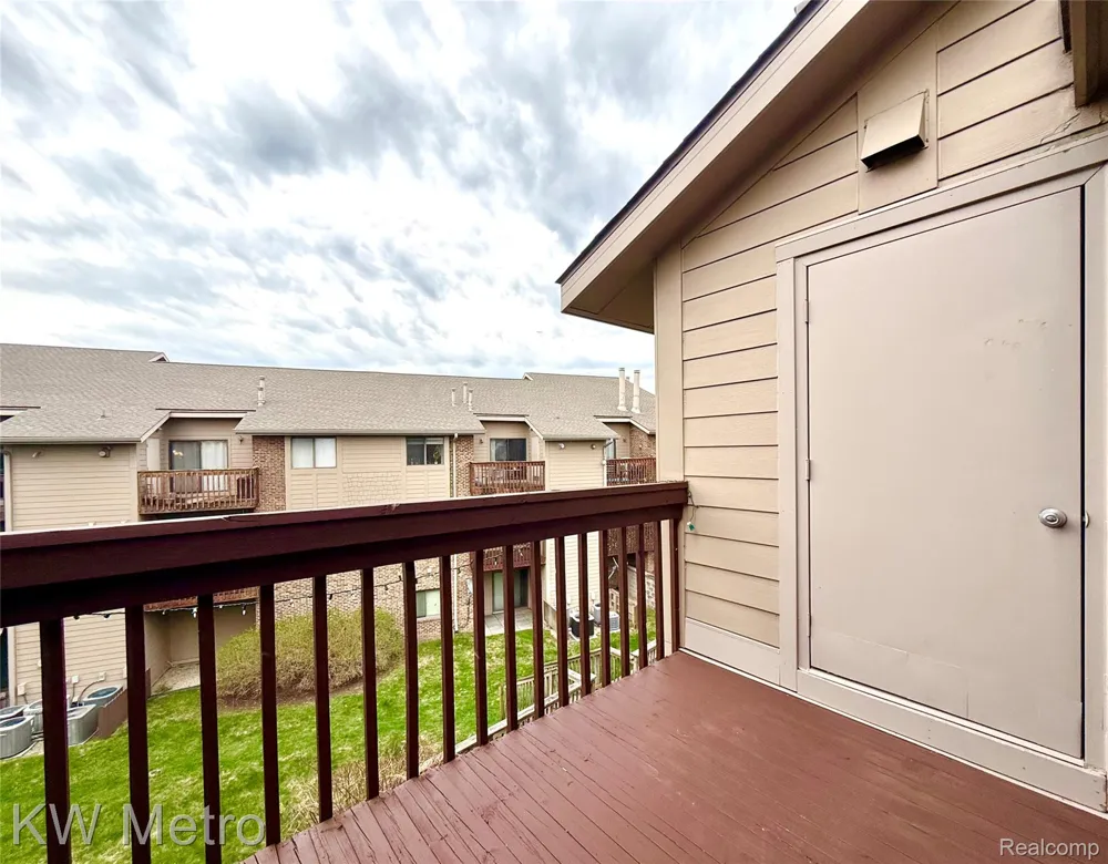 11773 Sycamore Drive #25 Plymouth City, MI 48170