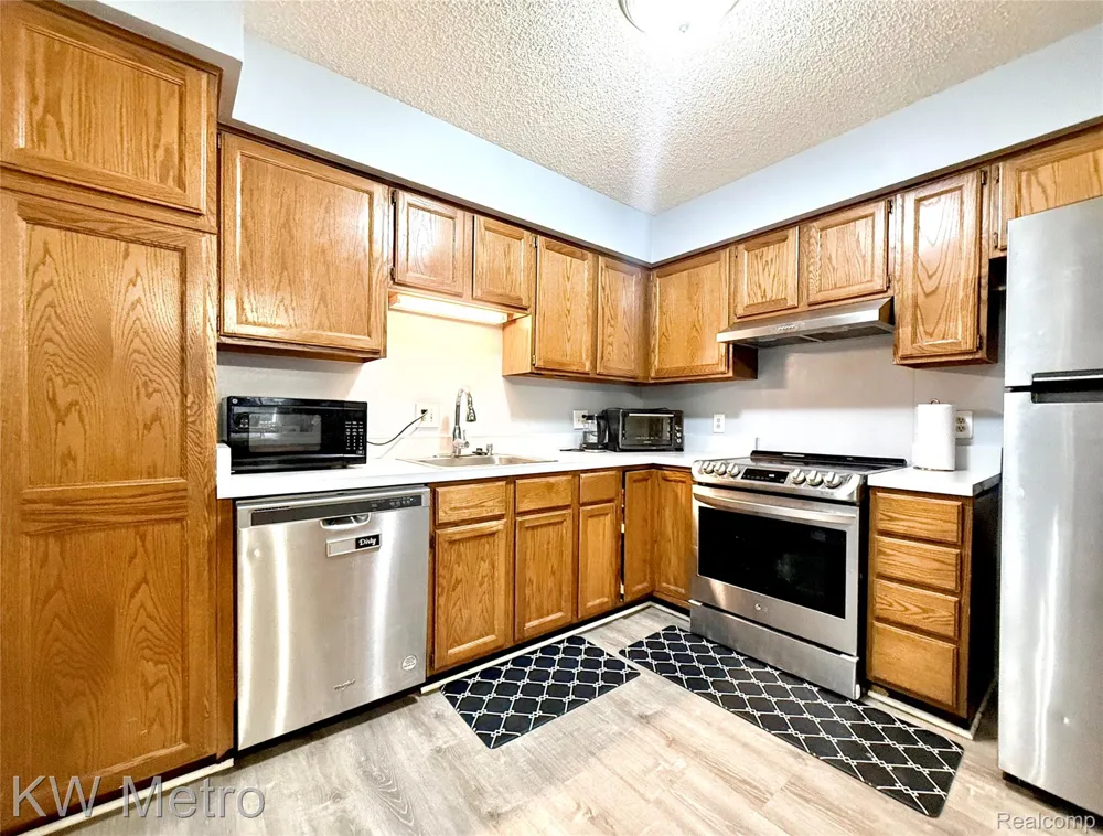 11773 Sycamore Drive #25 Plymouth City, MI 48170