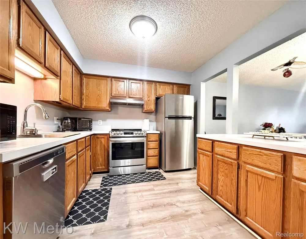 11773 Sycamore Drive #25 Plymouth City, MI 48170