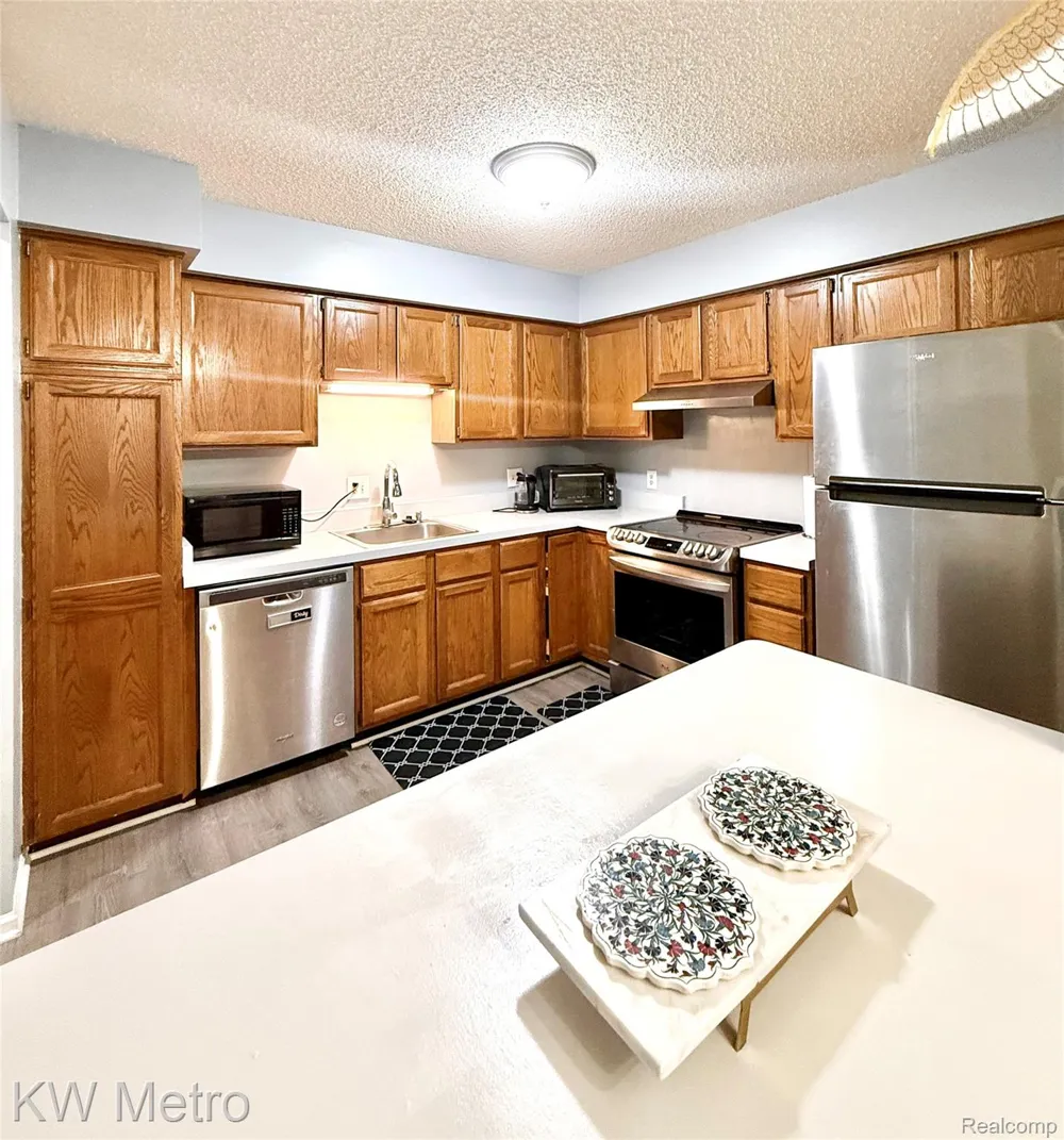 11773 Sycamore Drive #25 Plymouth City, MI 48170