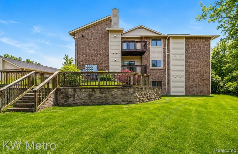 11773 Sycamore Drive #25 Plymouth City, MI 48170
