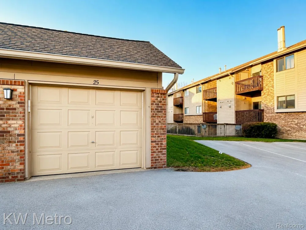 11773 Sycamore Drive #25 Plymouth City, MI 48170