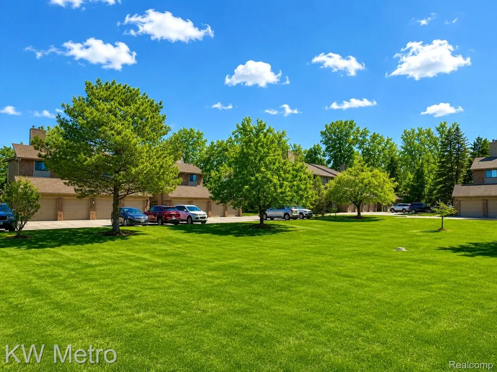 11773 Sycamore Drive #25 Plymouth City, MI 48170