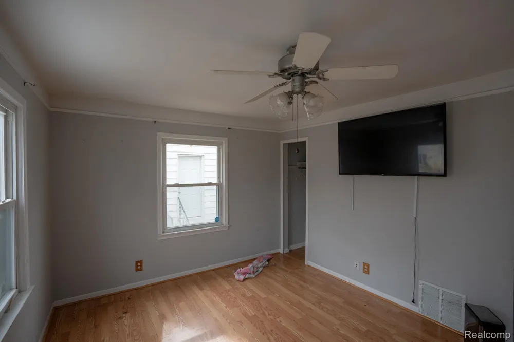 22149 David Avenue Eastpointe City, MI 48021