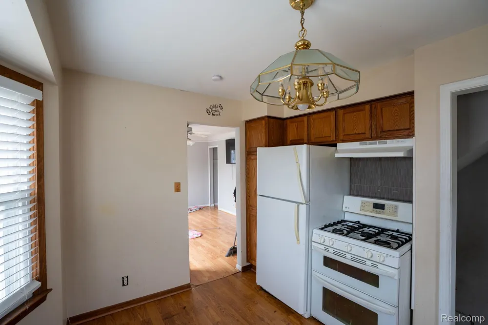 22149 David Avenue Eastpointe City, MI 48021