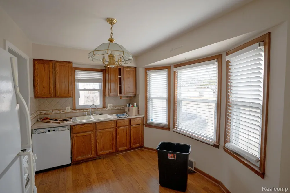 22149 David Avenue Eastpointe City, MI 48021