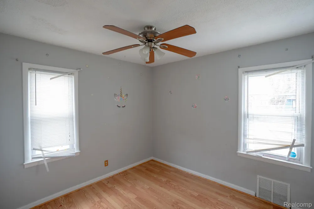 22149 David Avenue Eastpointe City, MI 48021