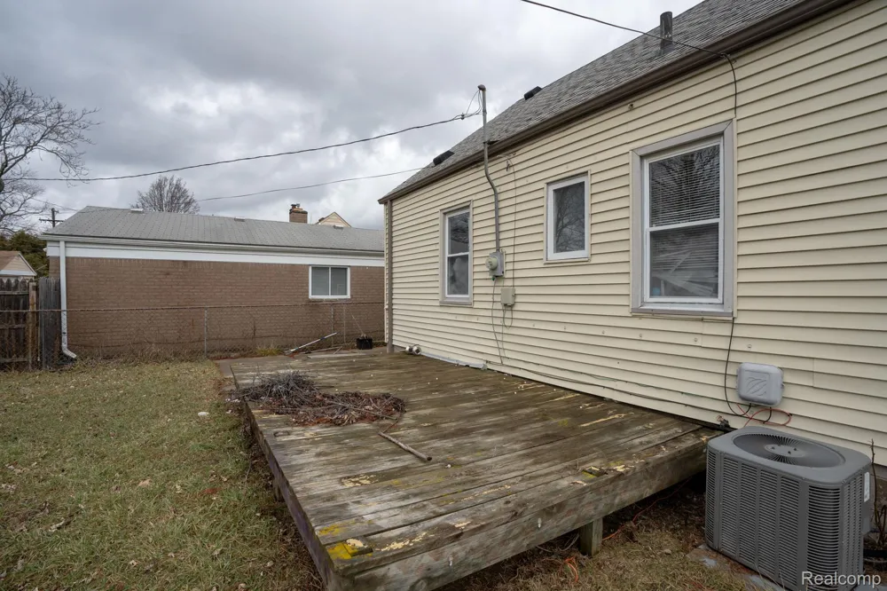 22149 David Avenue Eastpointe City, MI 48021