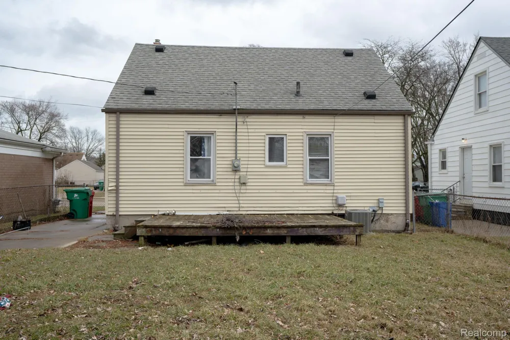 22149 David Avenue Eastpointe City, MI 48021