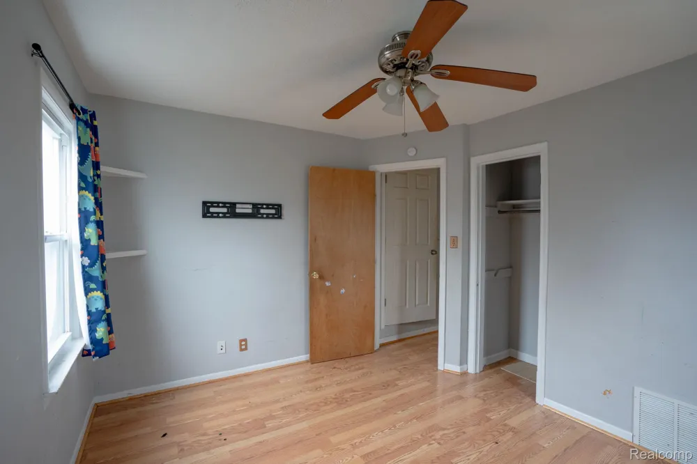 22149 David Avenue Eastpointe City, MI 48021