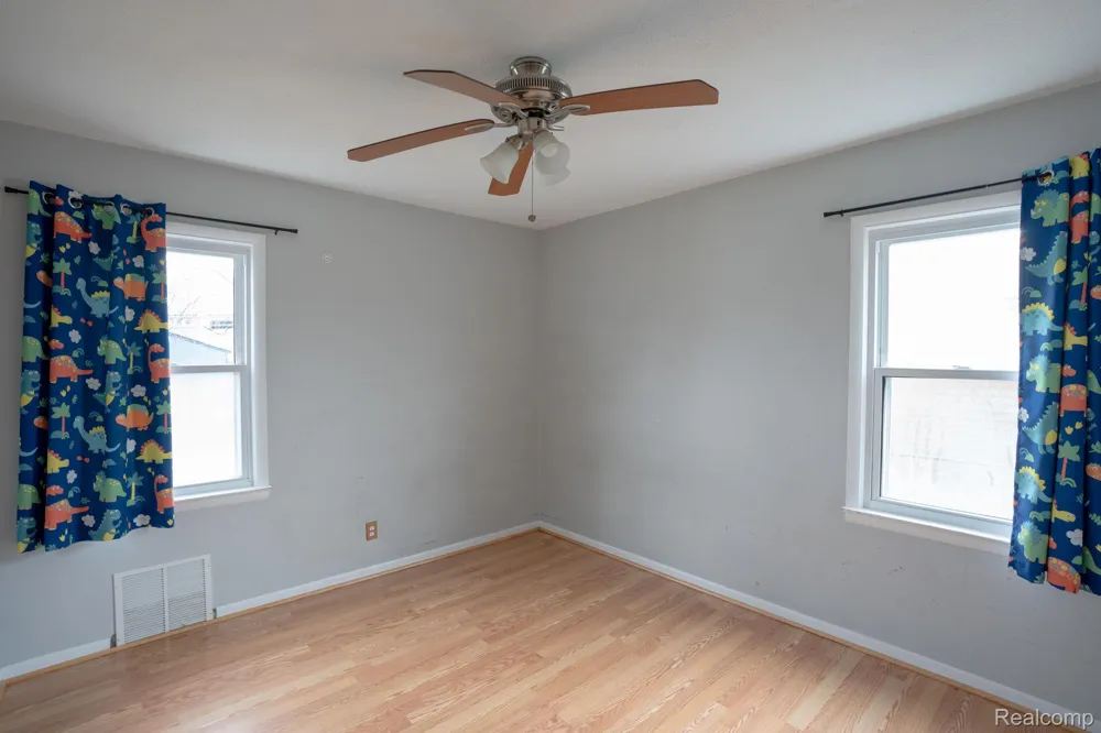 22149 David Avenue Eastpointe City, MI 48021