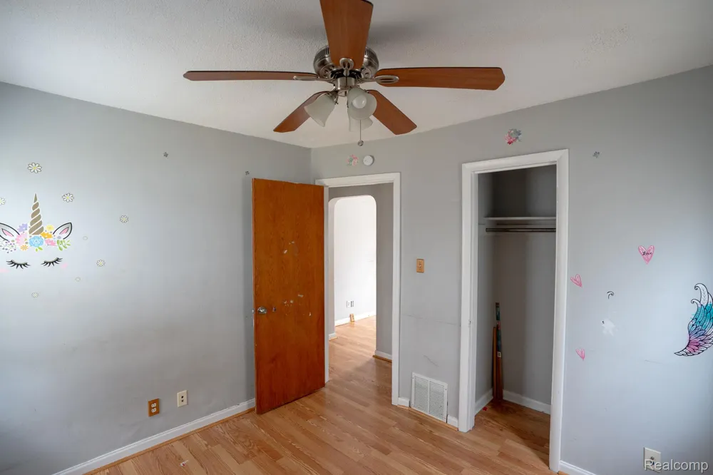 22149 David Avenue Eastpointe City, MI 48021