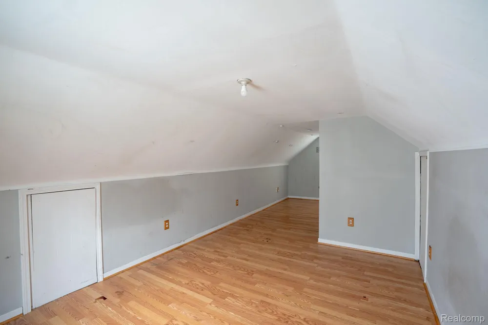 22149 David Avenue Eastpointe City, MI 48021