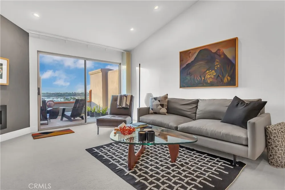 128 Villa Point Newport Beach, CA 92660