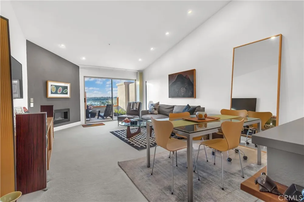 128 Villa Point Newport Beach, CA 92660