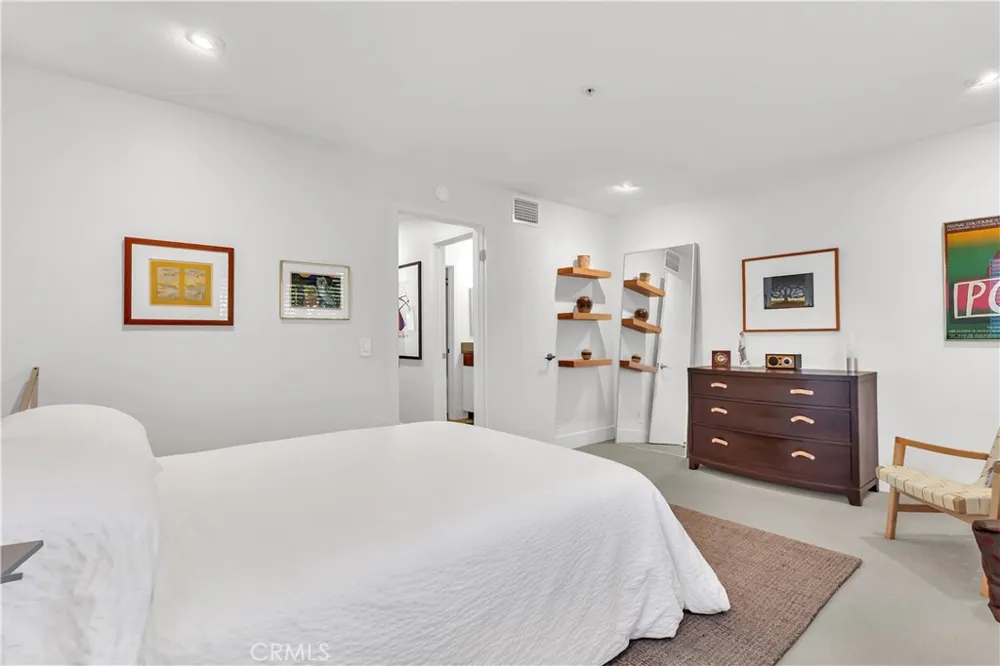 128 Villa Point Newport Beach, CA 92660