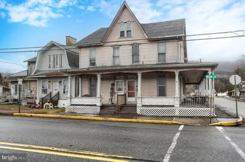 300 W MAIN STREET