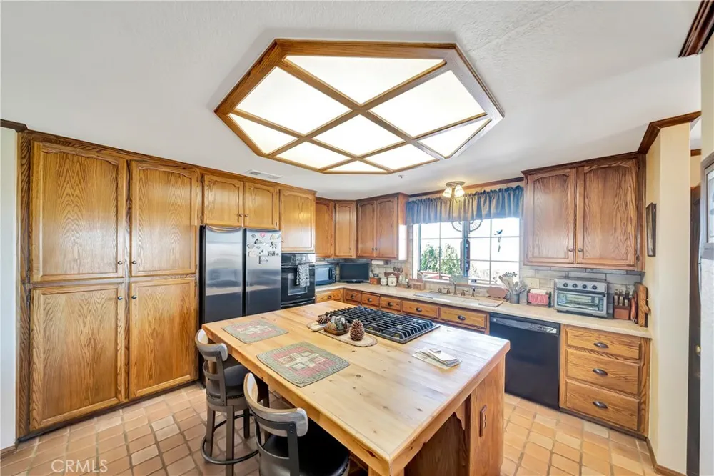 11720 Honeybee Lane Juniper Hills, CA 93543