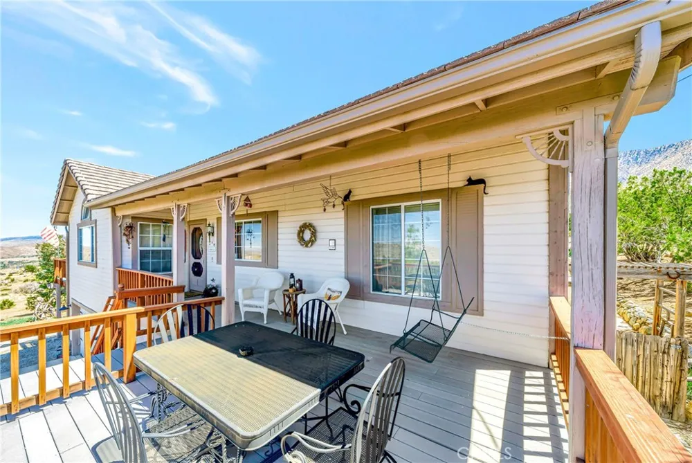 11720 Honeybee Lane Juniper Hills, CA 93543