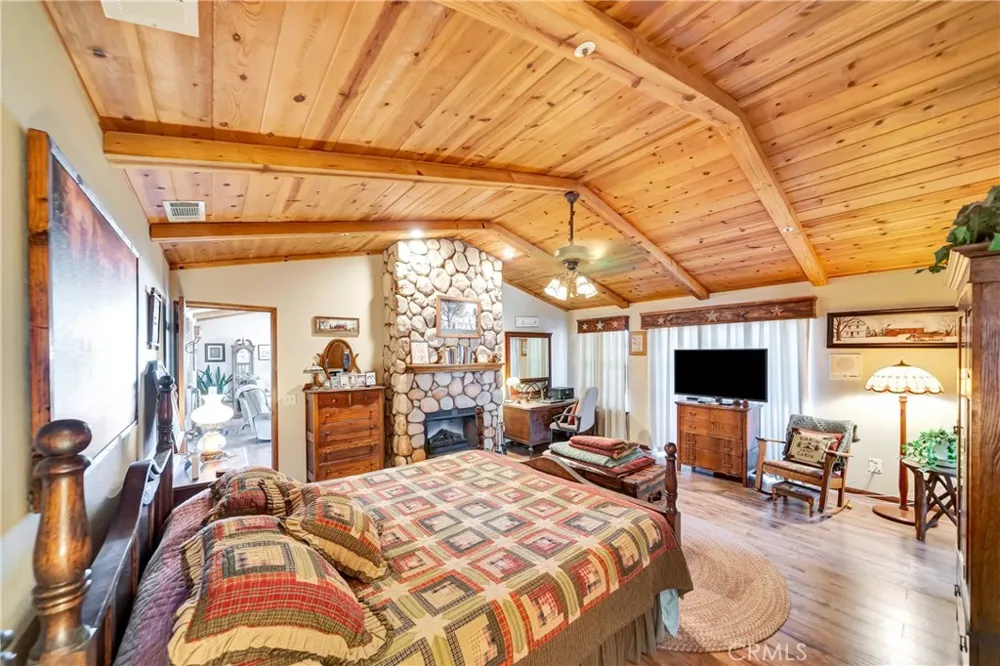 11720 Honeybee Lane Juniper Hills, CA 93543