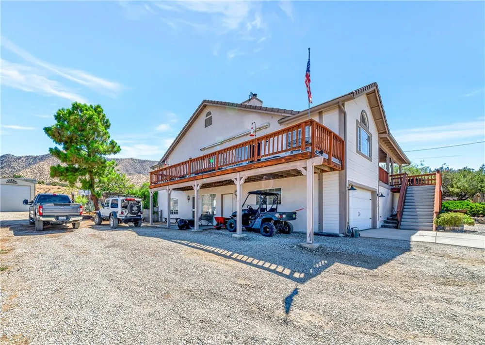 11720 Honeybee Lane Juniper Hills, CA 93543