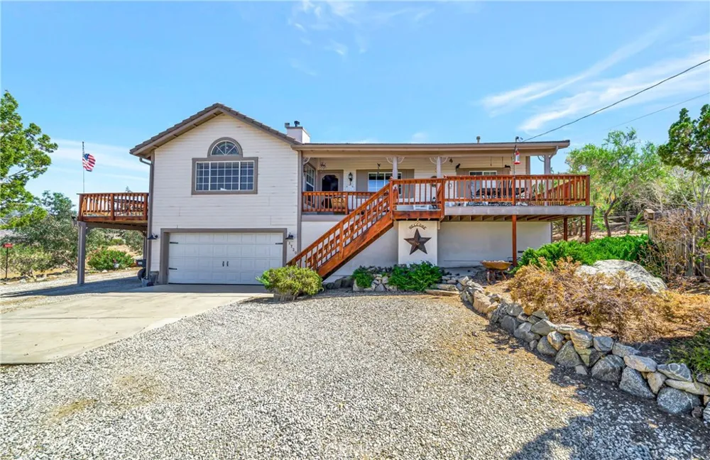 11720 Honeybee Lane Juniper Hills, CA 93543