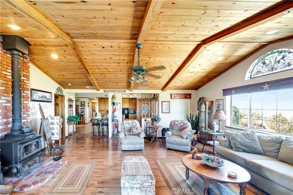 11720 Honeybee Lane Juniper Hills, CA 93543