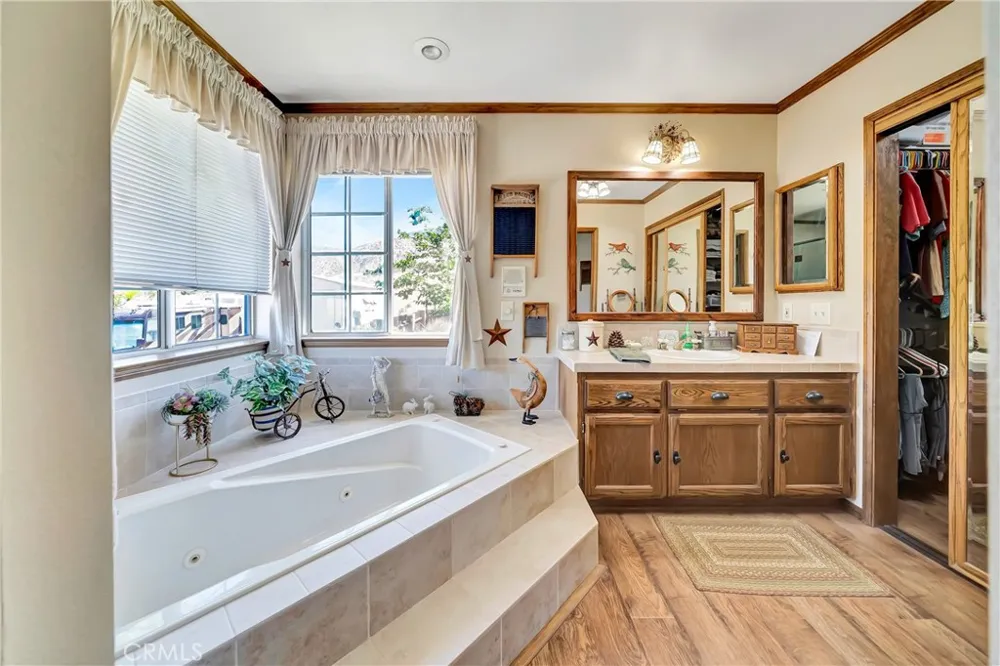 11720 Honeybee Lane Juniper Hills, CA 93543