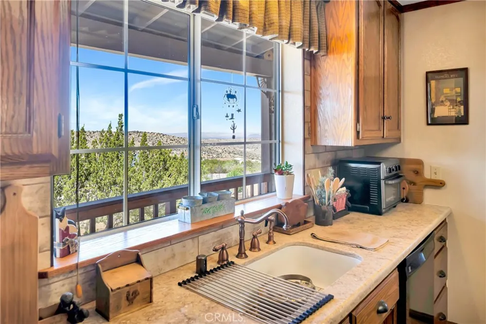 11720 Honeybee Lane Juniper Hills, CA 93543