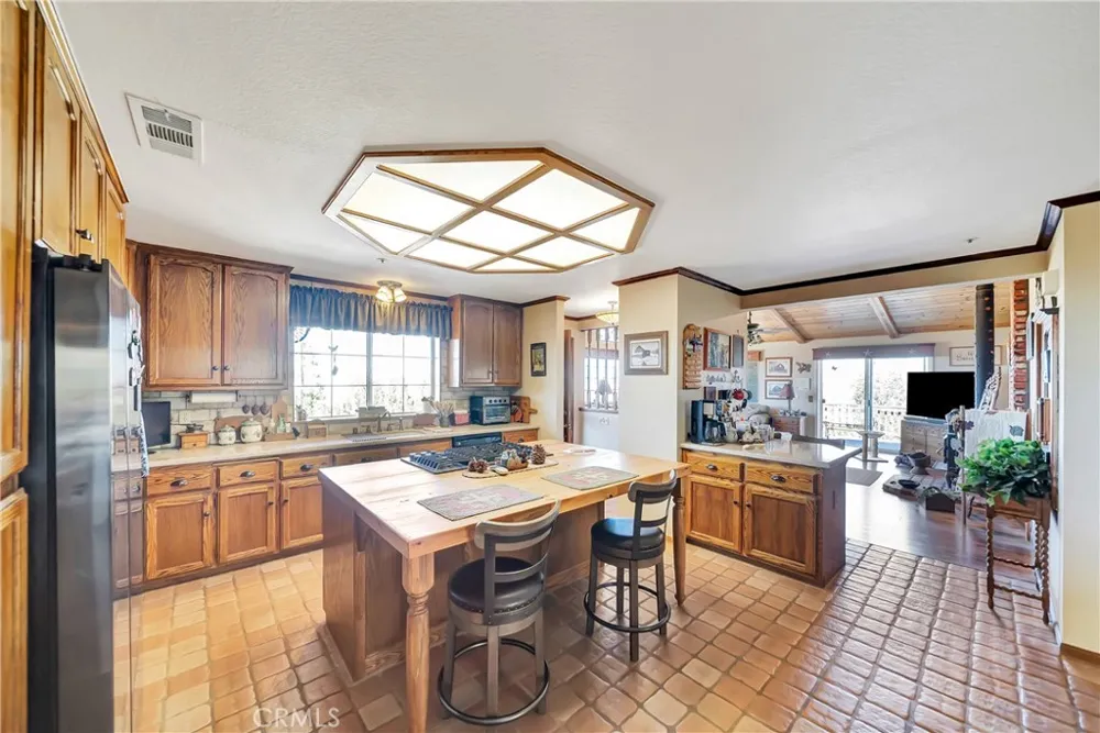 11720 Honeybee Lane Juniper Hills, CA 93543