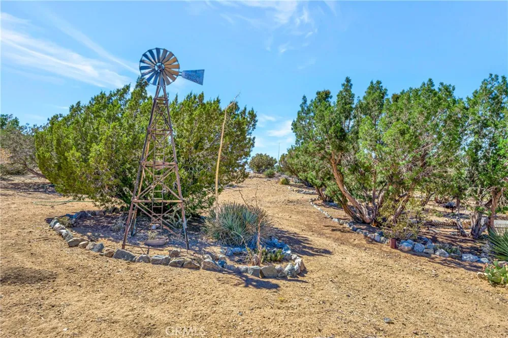 11720 Honeybee Lane Juniper Hills, CA 93543