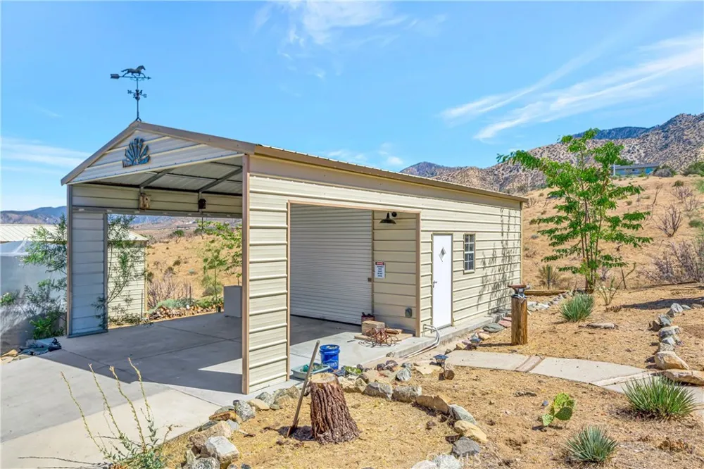 11720 Honeybee Lane Juniper Hills, CA 93543