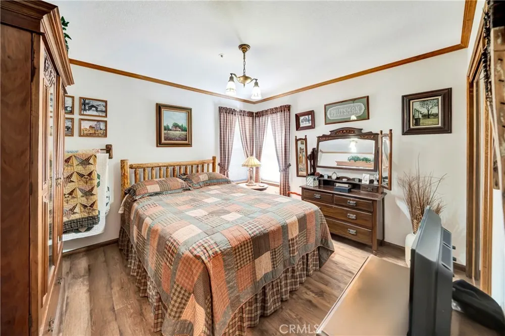 11720 Honeybee Lane Juniper Hills, CA 93543