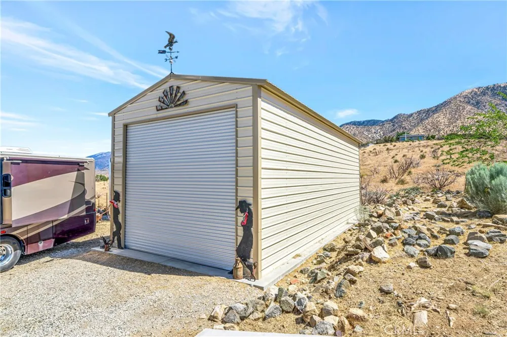 11720 Honeybee Lane Juniper Hills, CA 93543