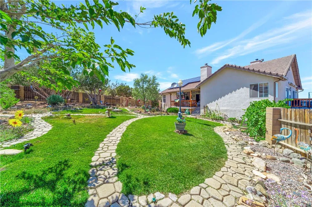 11720 Honeybee Lane Juniper Hills, CA 93543
