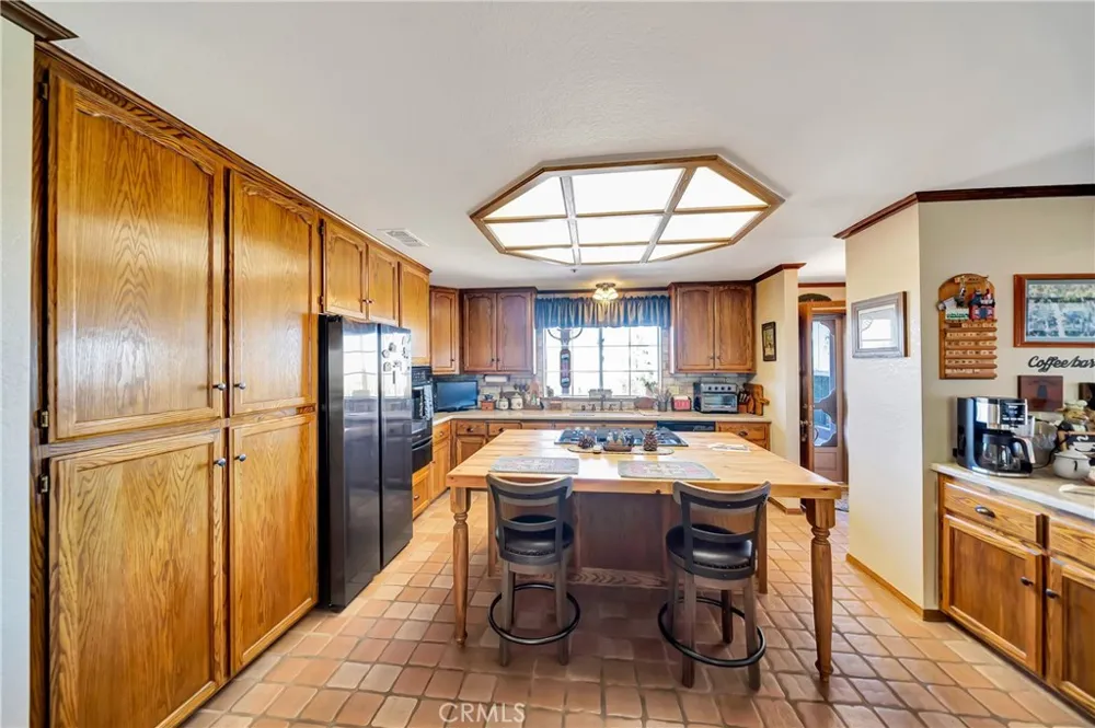 11720 Honeybee Lane Juniper Hills, CA 93543