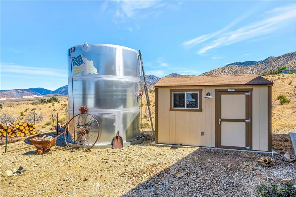 11720 Honeybee Lane Juniper Hills, CA 93543