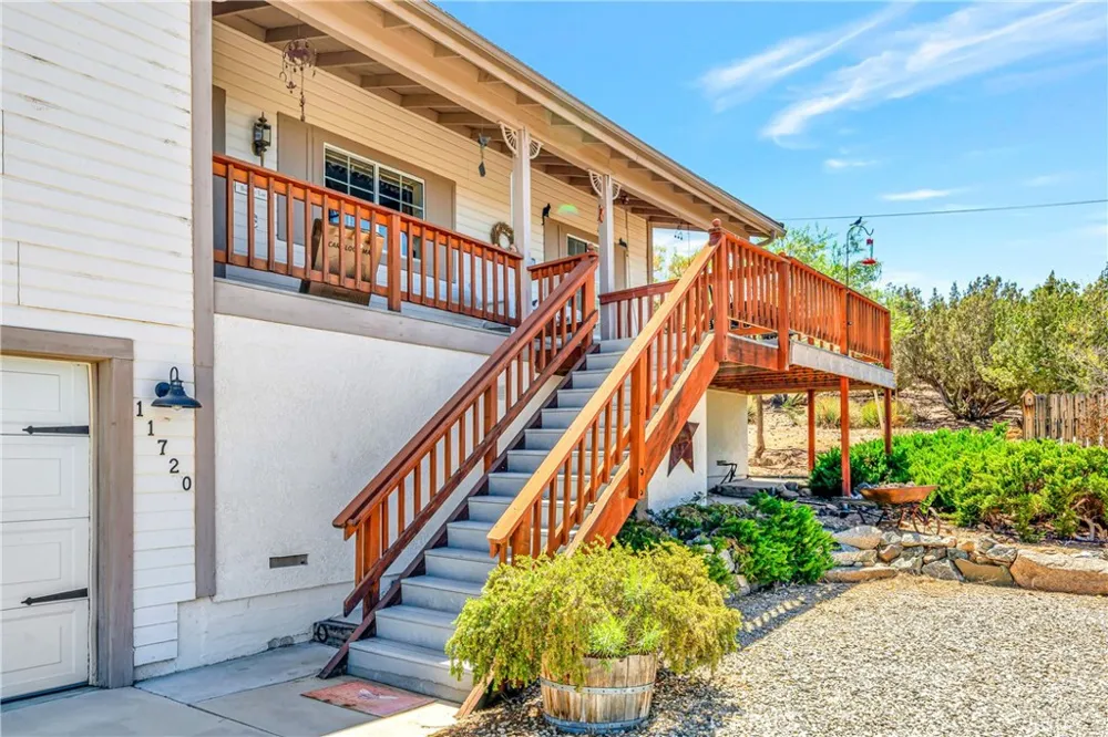 11720 Honeybee Lane Juniper Hills, CA 93543