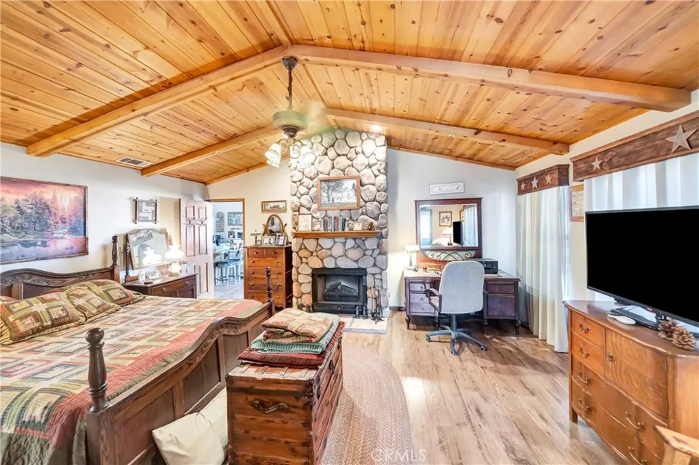 11720 Honeybee Lane Juniper Hills, CA 93543