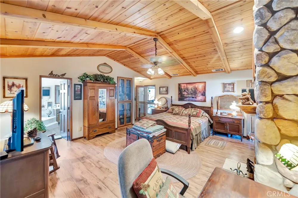 11720 Honeybee Lane Juniper Hills, CA 93543