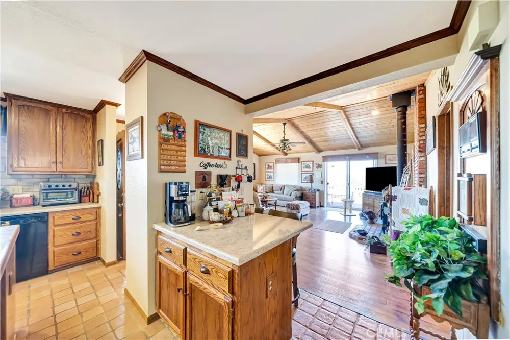 11720 Honeybee Lane Juniper Hills, CA 93543