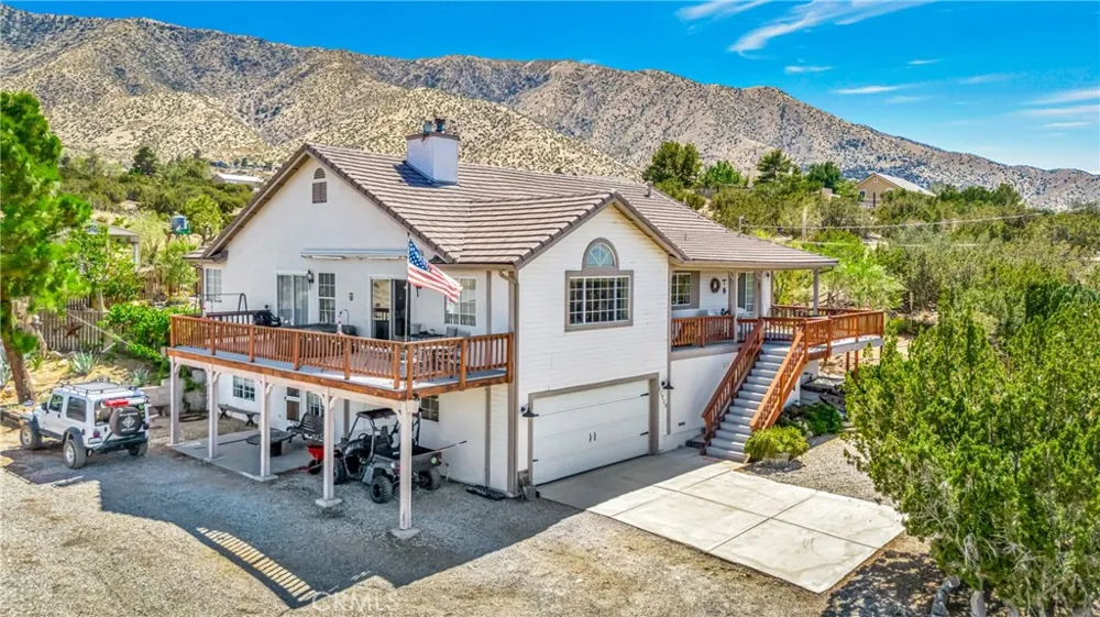 11720 Honeybee Lane Juniper Hills, CA 93543