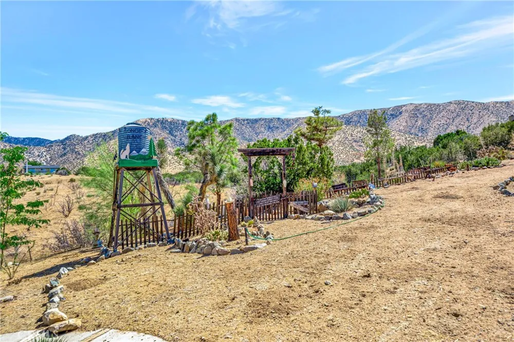 11720 Honeybee Lane Juniper Hills, CA 93543