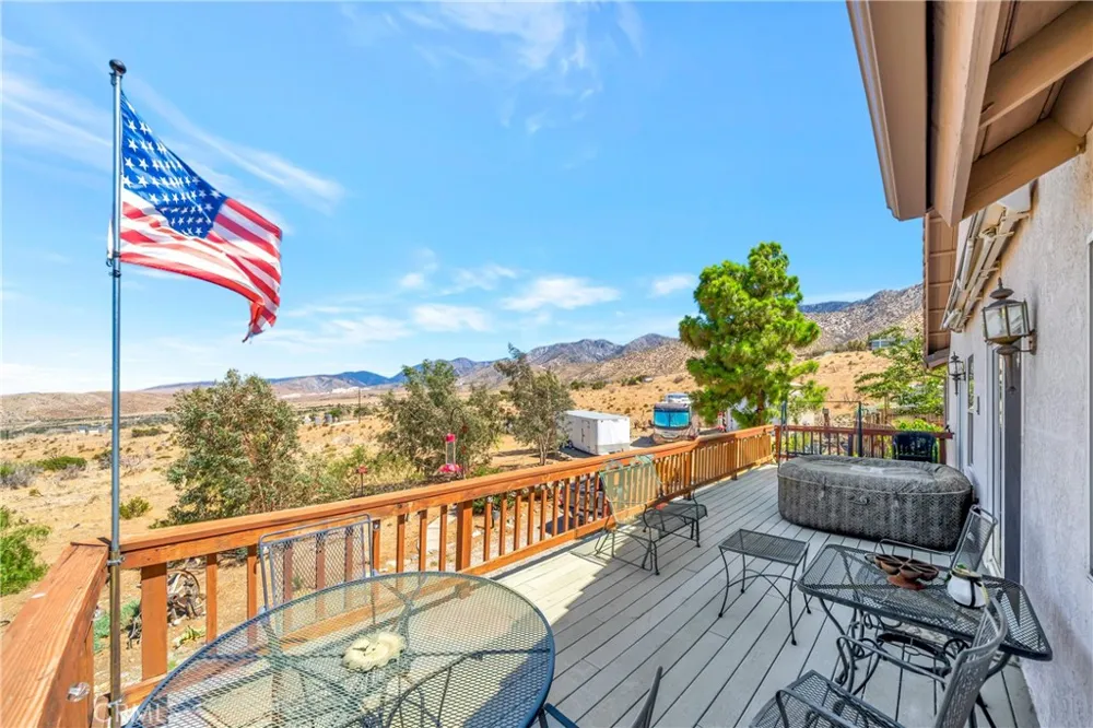 11720 Honeybee Lane Juniper Hills, CA 93543