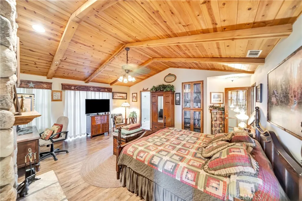 11720 Honeybee Lane Juniper Hills, CA 93543
