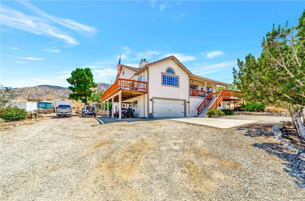 11720 Honeybee Lane Juniper Hills, CA 93543