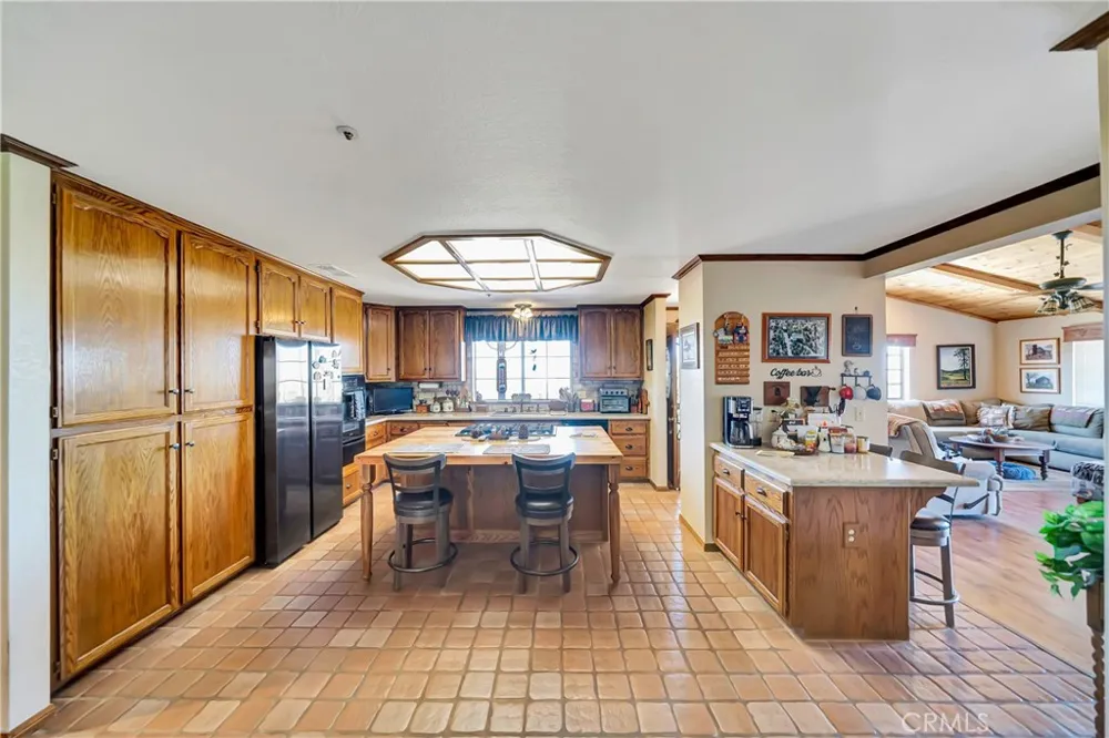 11720 Honeybee Lane Juniper Hills, CA 93543