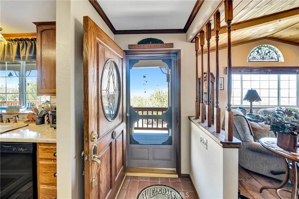 11720 Honeybee Lane Juniper Hills, CA 93543