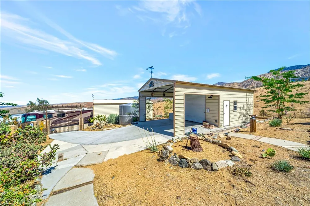 11720 Honeybee Lane Juniper Hills, CA 93543