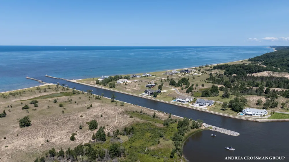 110 Park Street Saugatuck, MI 49453